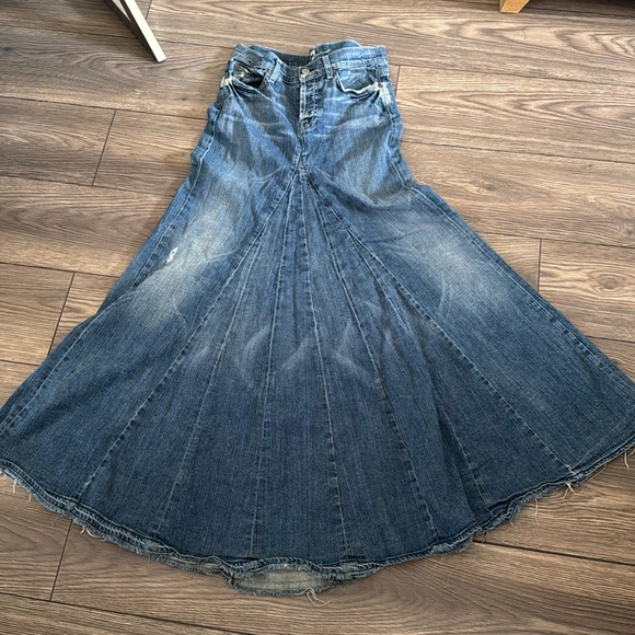 Perfectly distressed 7 for all mankind denim skirt with a train - Picture 5 of 16